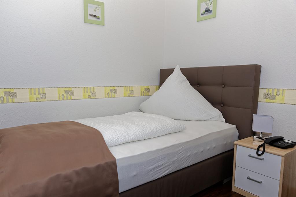 Hotel Huettl - Garni Worms Room photo