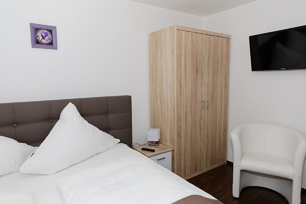 Hotel Huettl - Garni Worms Room photo